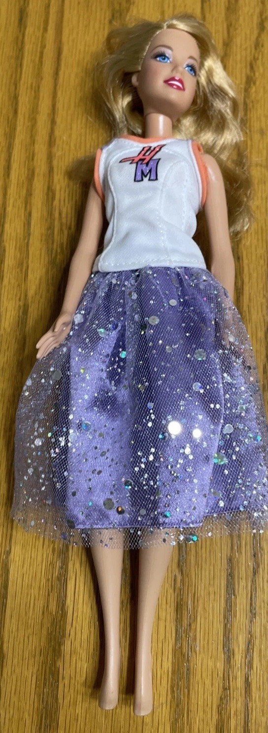 Vintage 2006 Barbie 2 Click Bendy Knees Indonesia 11.5 in w/Outfit Top Skirt