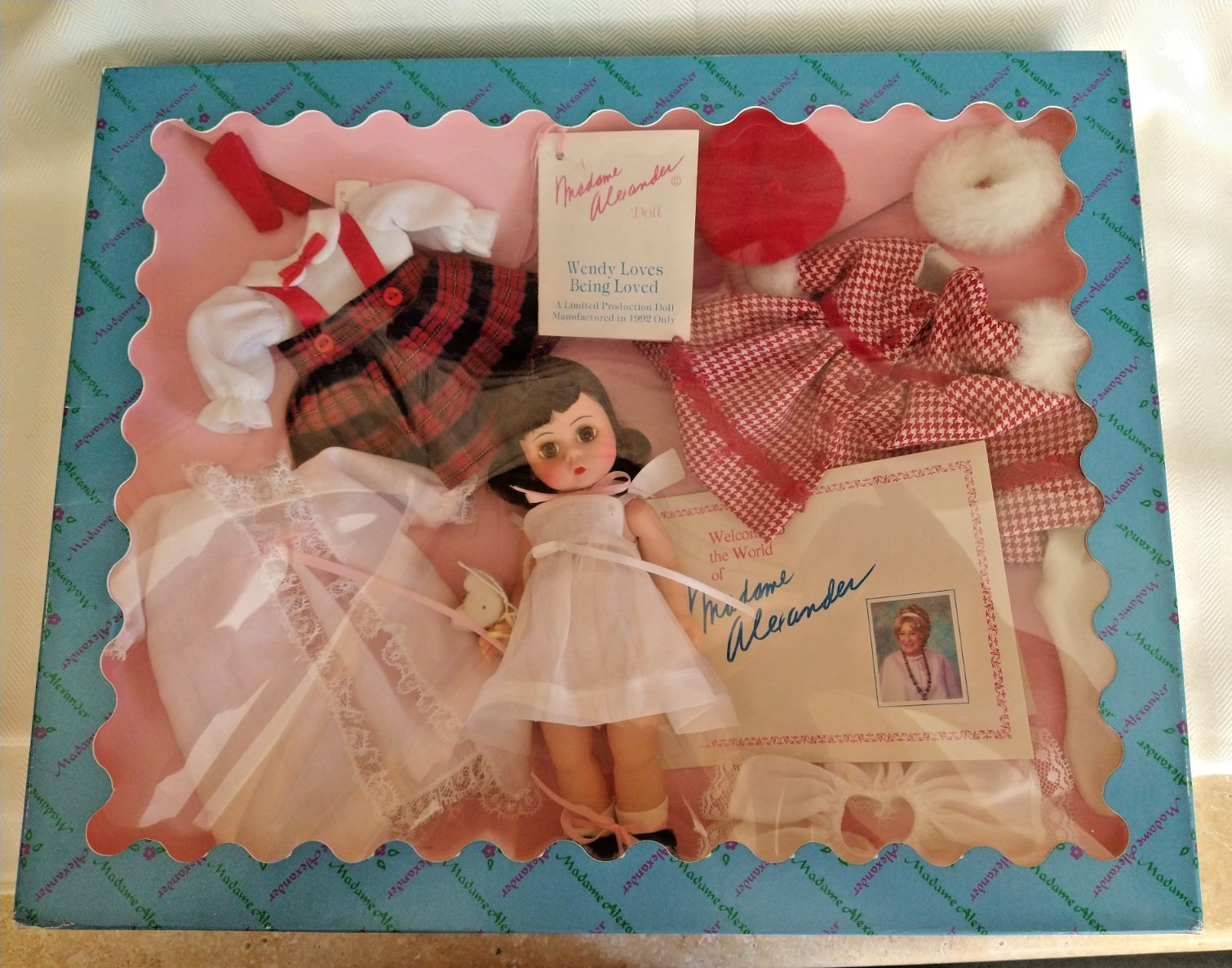 Madame Alexander Kins”Wendy Loves Being Loved” 1992 (MIB)