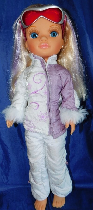 Nancy FAMOSA Vinyl Doll in Winter Snow Ski Outfit 17” knees bend Spain