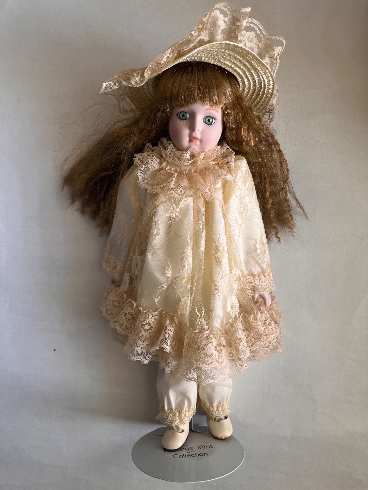 Heritage Mint Ltd Collection America’s Porcelain Doll Megan D-33 1989 16″