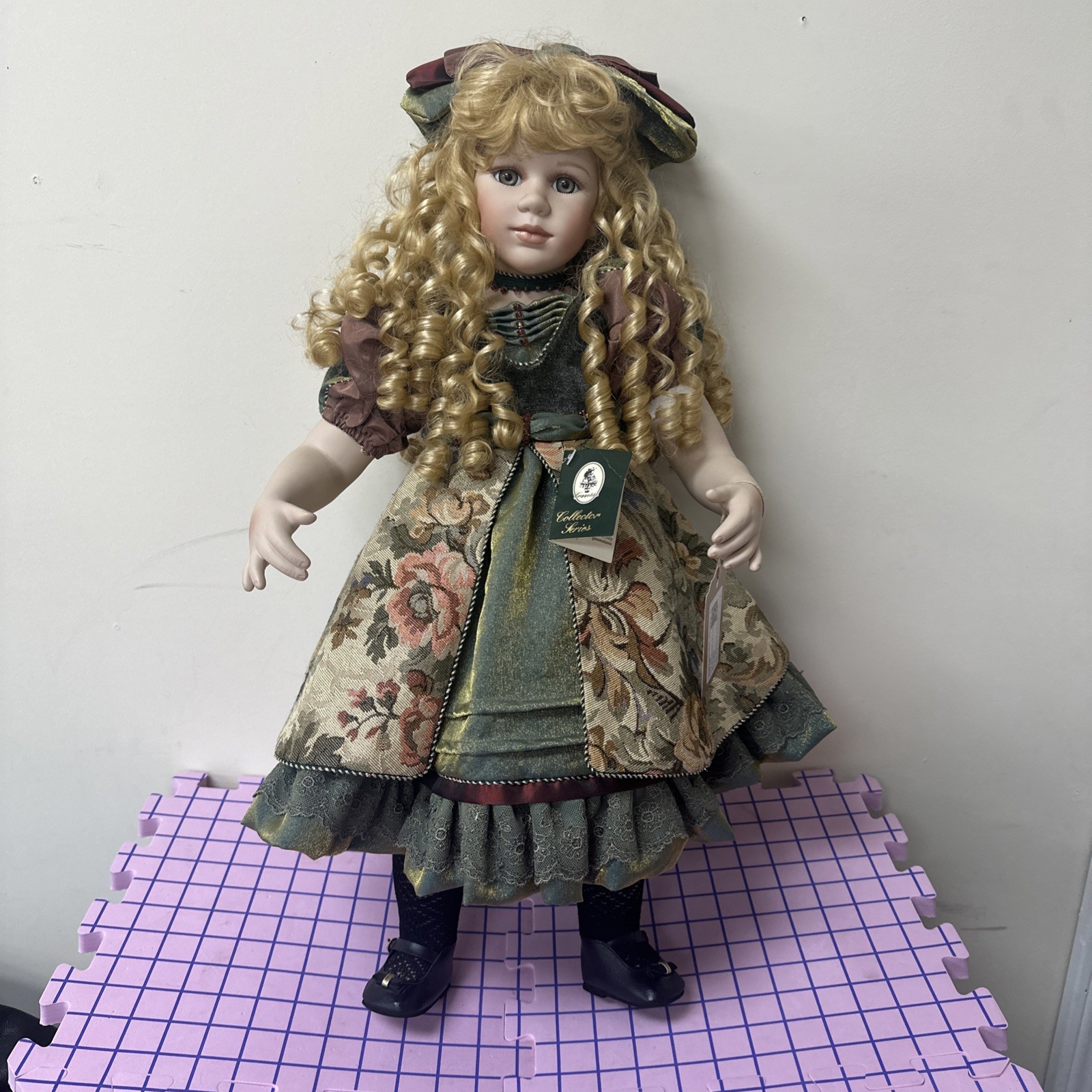 Vtg Geppeddo Porcelain Doll “Alexandra” LE 350/2400, 1999, 26 in