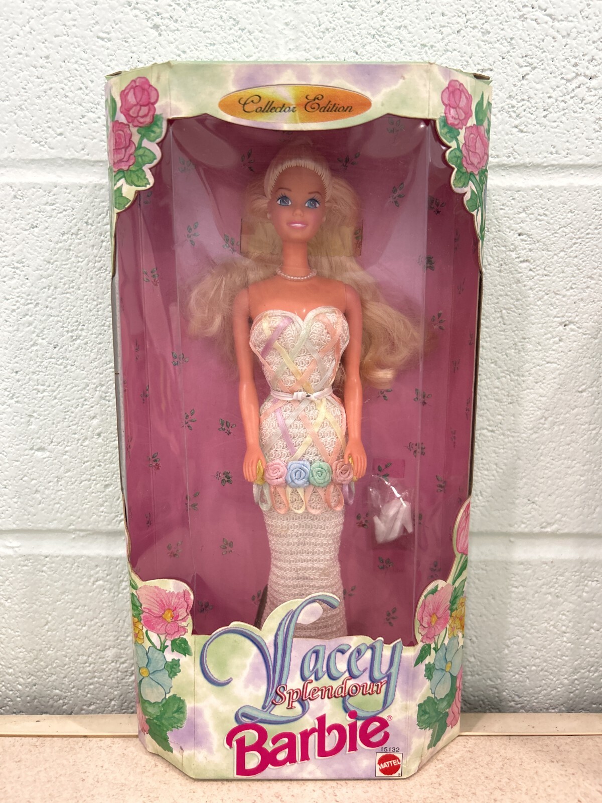 Lacey Splendour Barbie Collector Edition 1998 Mattel No. 15132 Half-up Ponytail