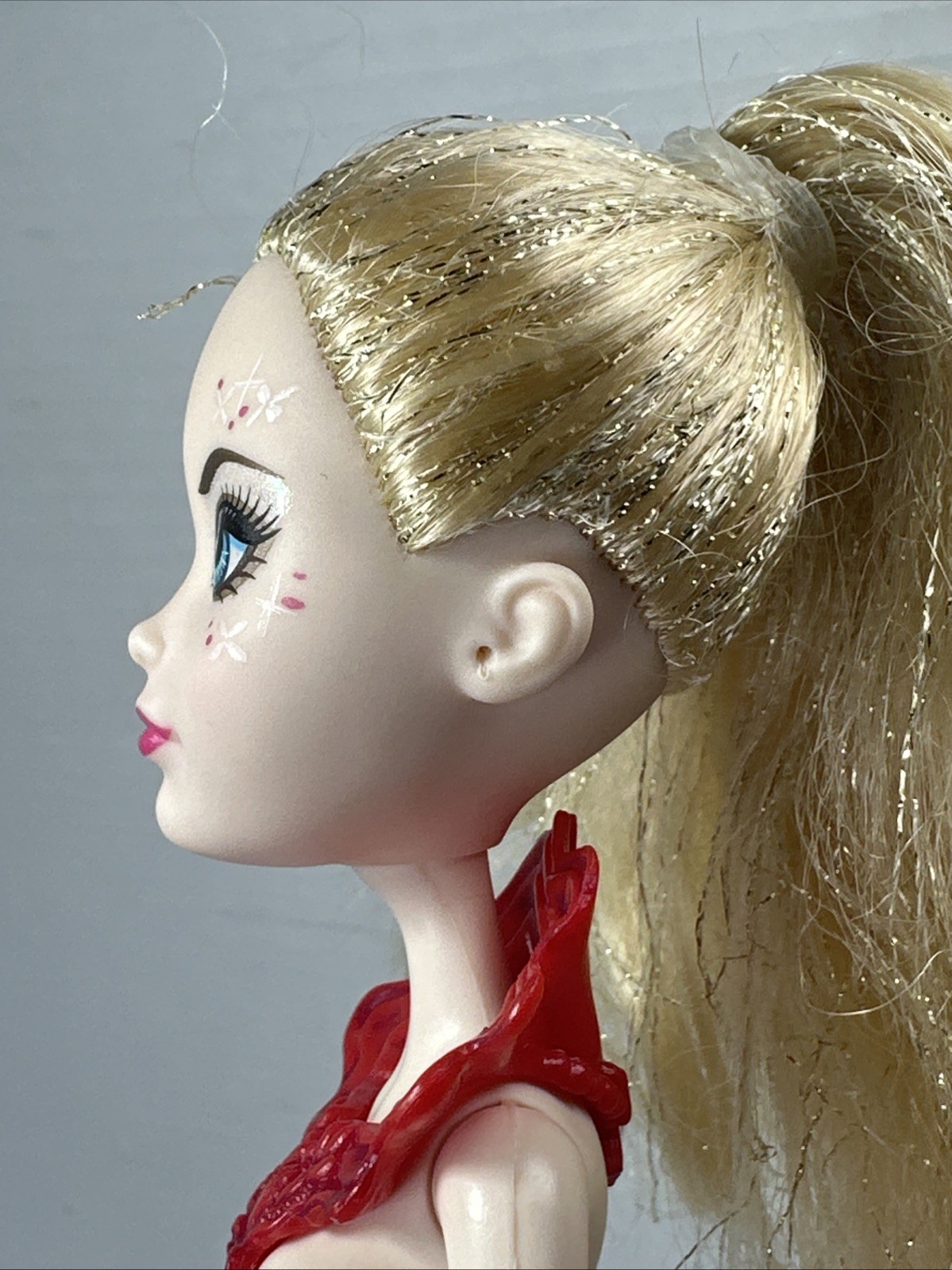 Ever After High Apple White Doll Thronecoming