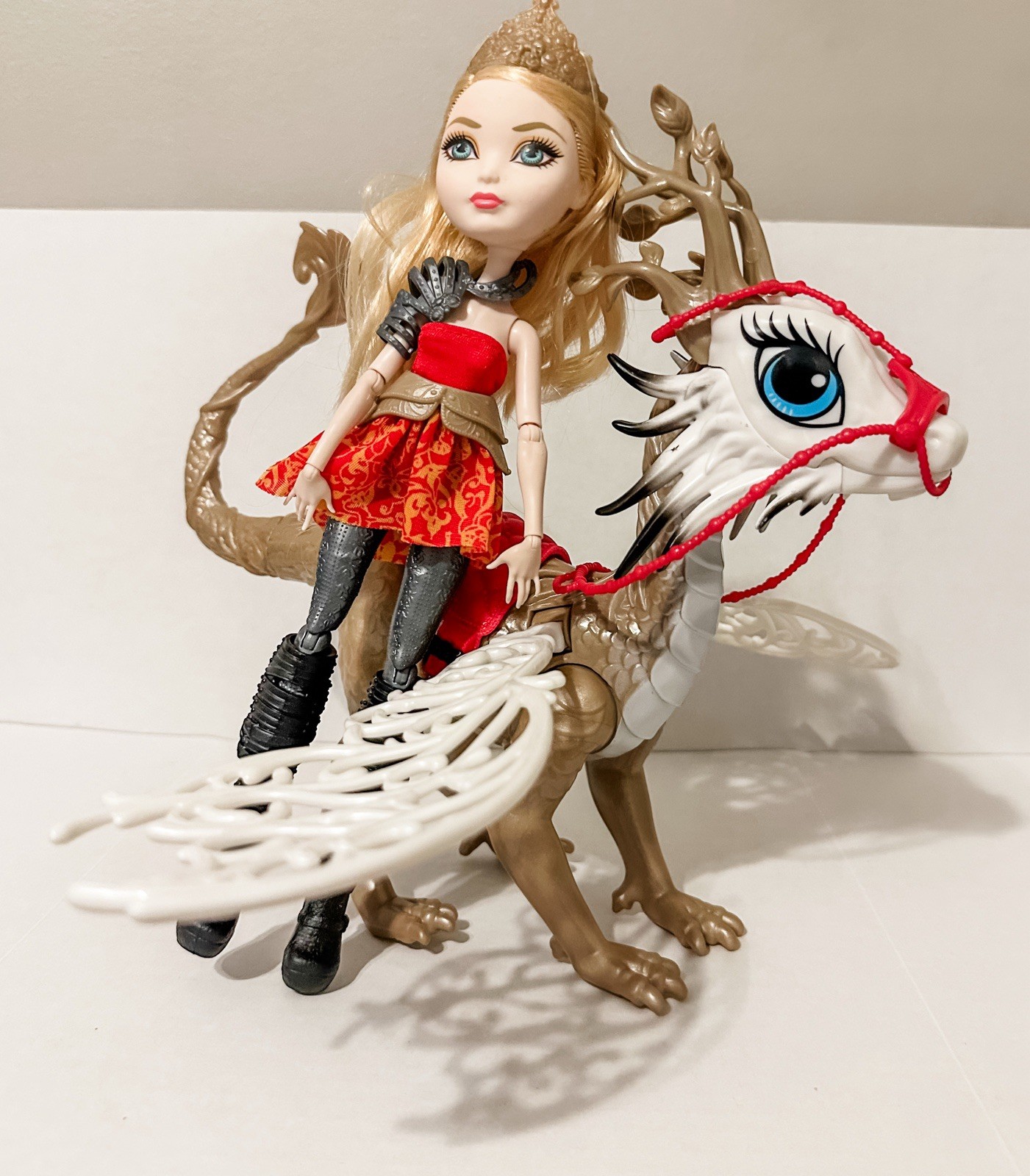 Ever After High Dragon Games ~ Apple White & Braebyrn Dragonrider