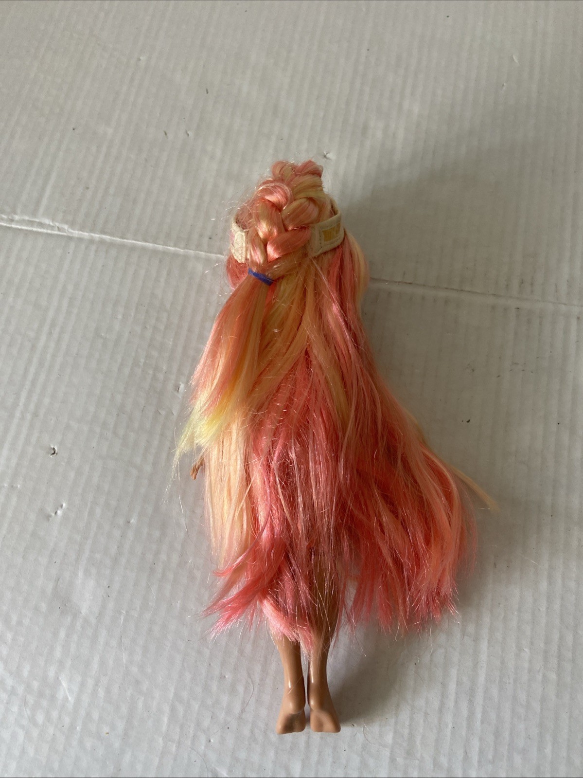 Rainbow High Pacific Coast Simone Summers Fashion Doll W/ Swimsuit
