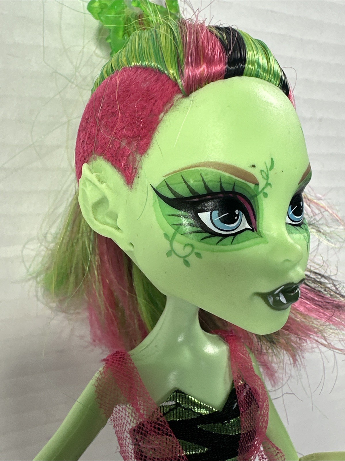 Monster High Venus McflyTrap Doll Zombie Shake Pink Green