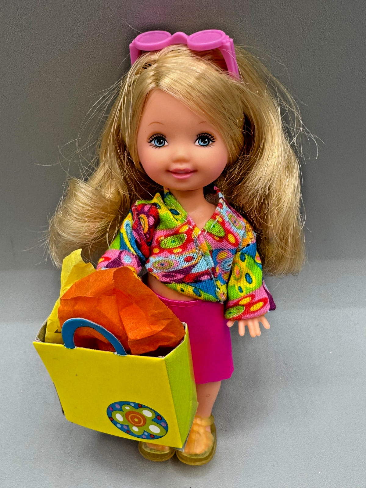 ~DS LOT P DRESSED BARBIE DOLL KELLY IN COLORFUL TOP SKIRT SHOES SHOPPING BAG