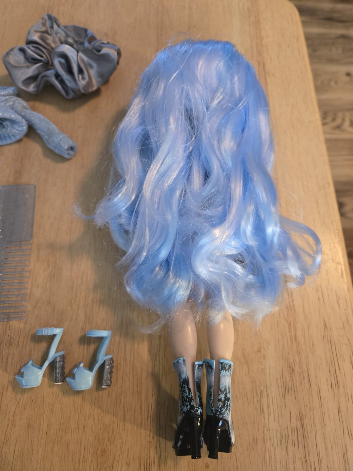 Rainbow High Gabriella Icely Doll Complete Extra Outfit Comb MGA T28