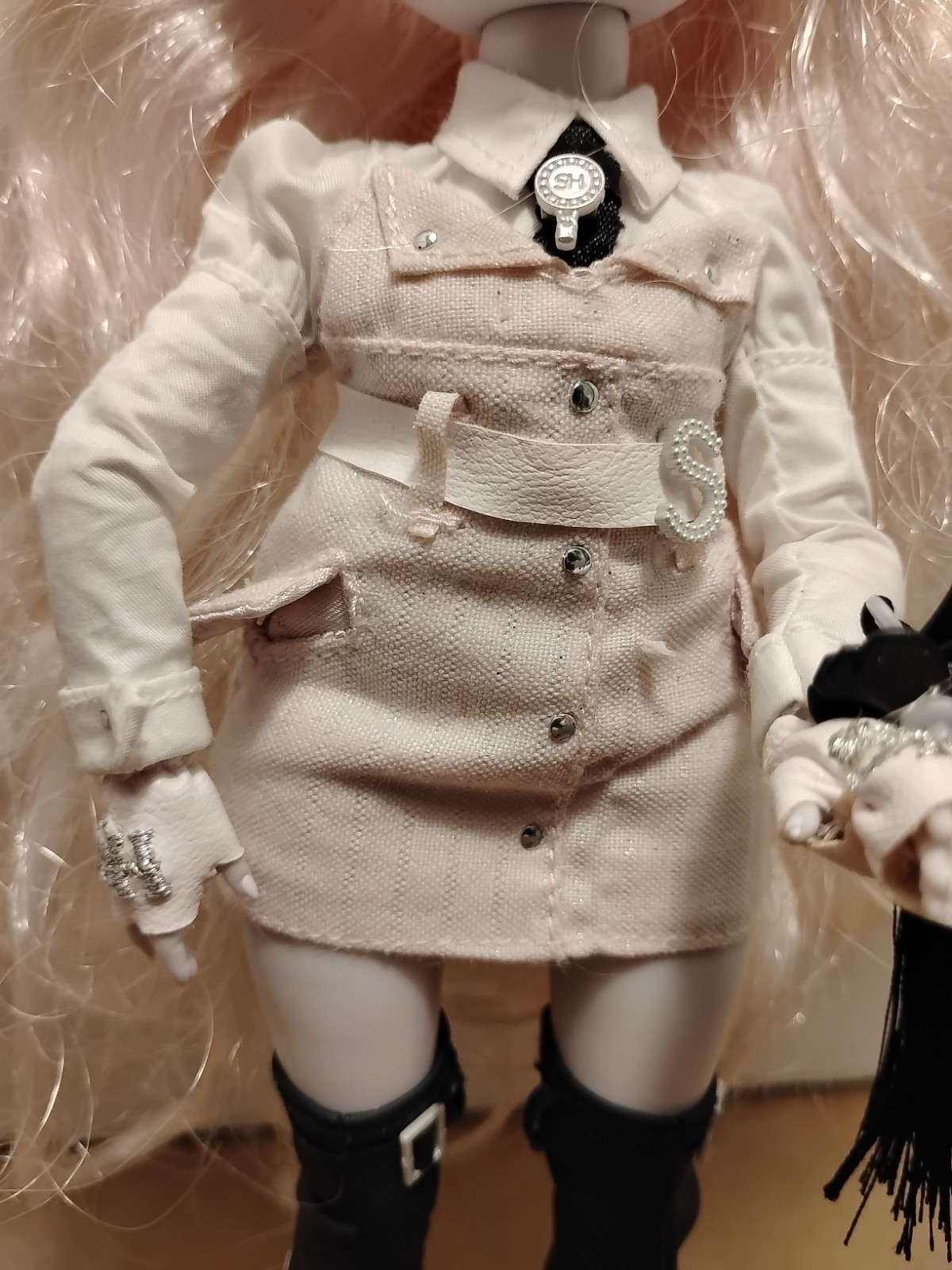 Rainbow High Karla Choupette Shadow High Pink Doll w/ Outfit Earrings & Fan