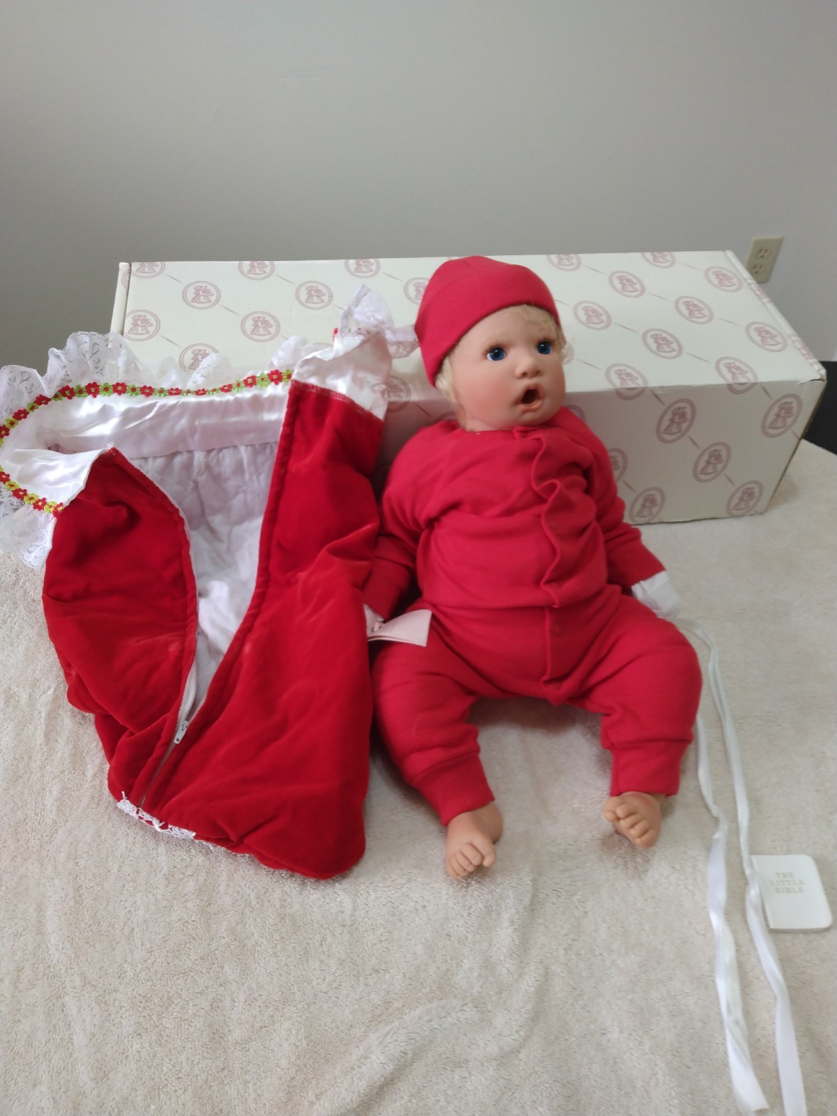 Lee Middleton Original First Born Awake Christmas Surprise Red Doll – FBOE-CSR
