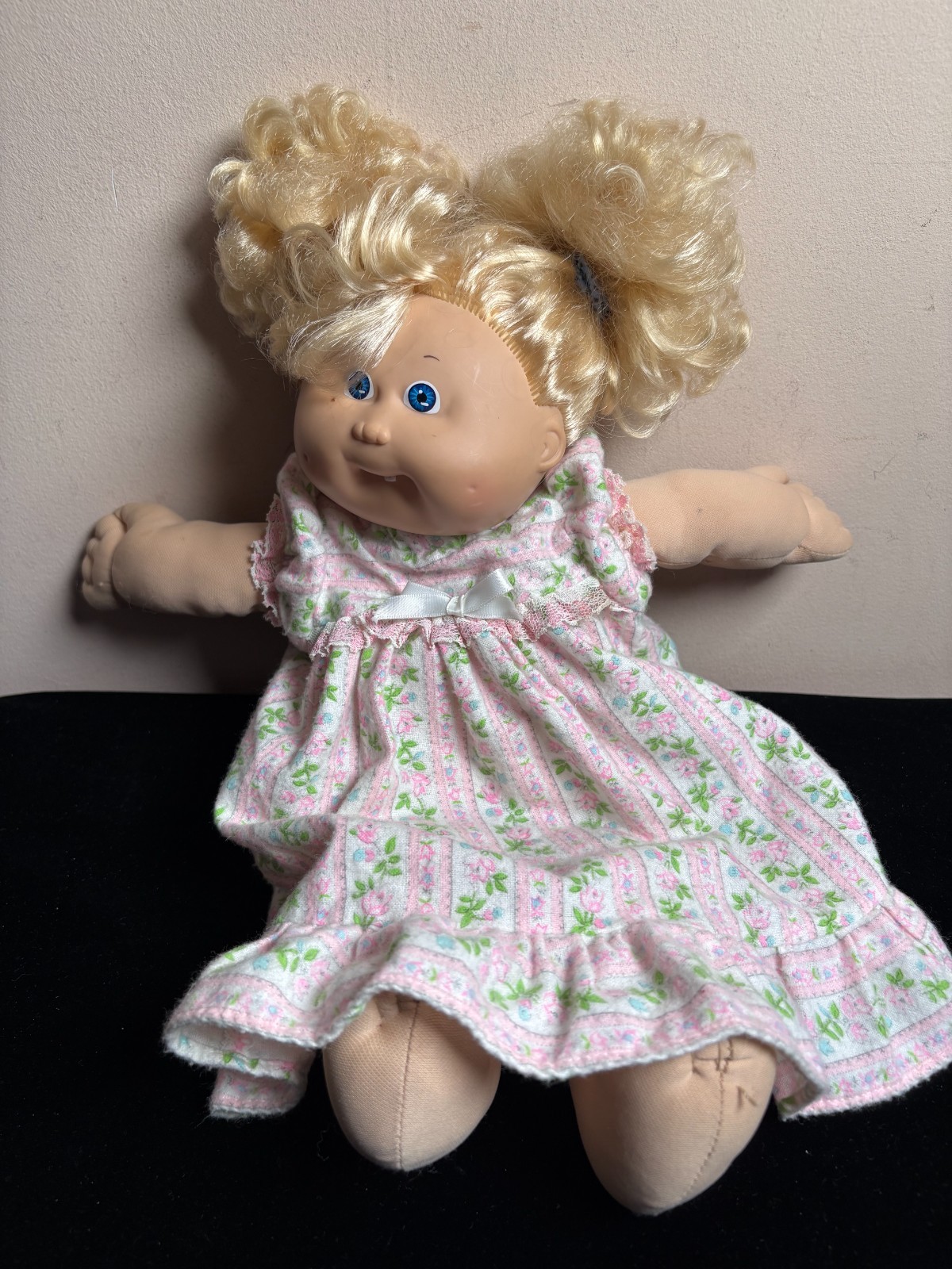 1986 Cabbage Patch Kids Cornsilk Doll Julia Holly Nightgown Birth Certificate