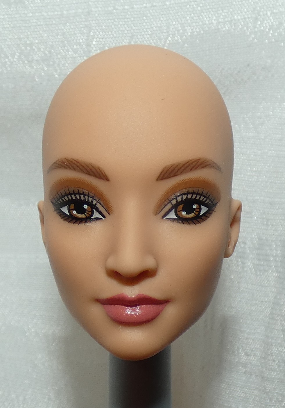 BARBIE CREATE BASICS DELUXE KIT # 5 LIZZETTE BALD DOLL HEAD ONLY EASY SWAP JJX39
