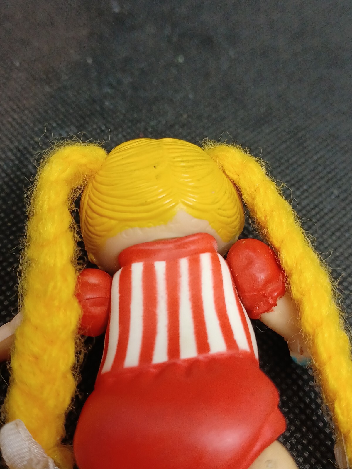 1984 OAA Cabbage Patch Kids Poseable 3.5 in Figure w/Spoon Blonde Pigtails Red