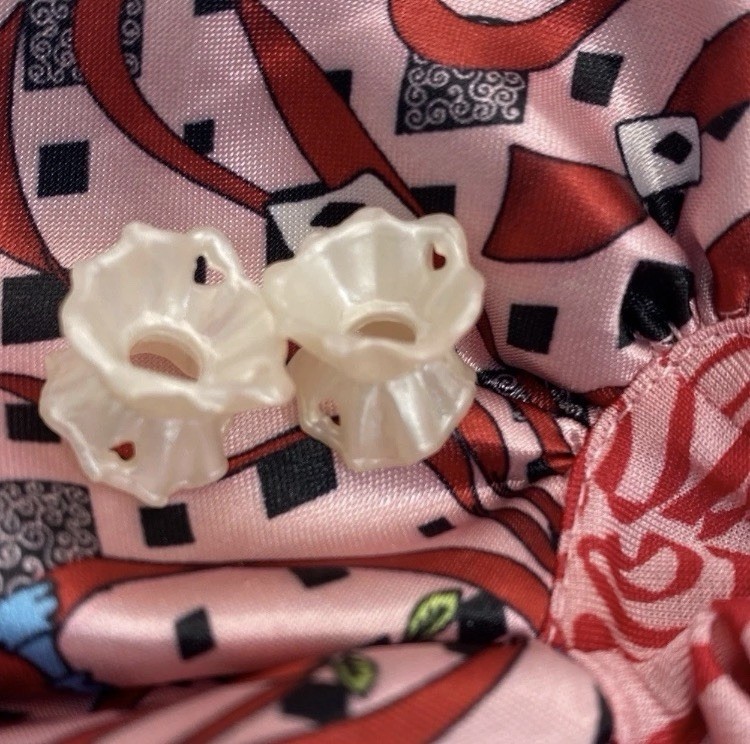 “Way Too Wonderland” Apple White, Ever After High doll, nude Hands And Cuffs