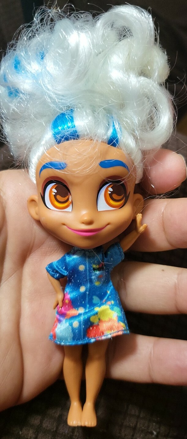 Hairdorables Series 2 Design by Sallee Doll Blonde Hair Blue Streak C221