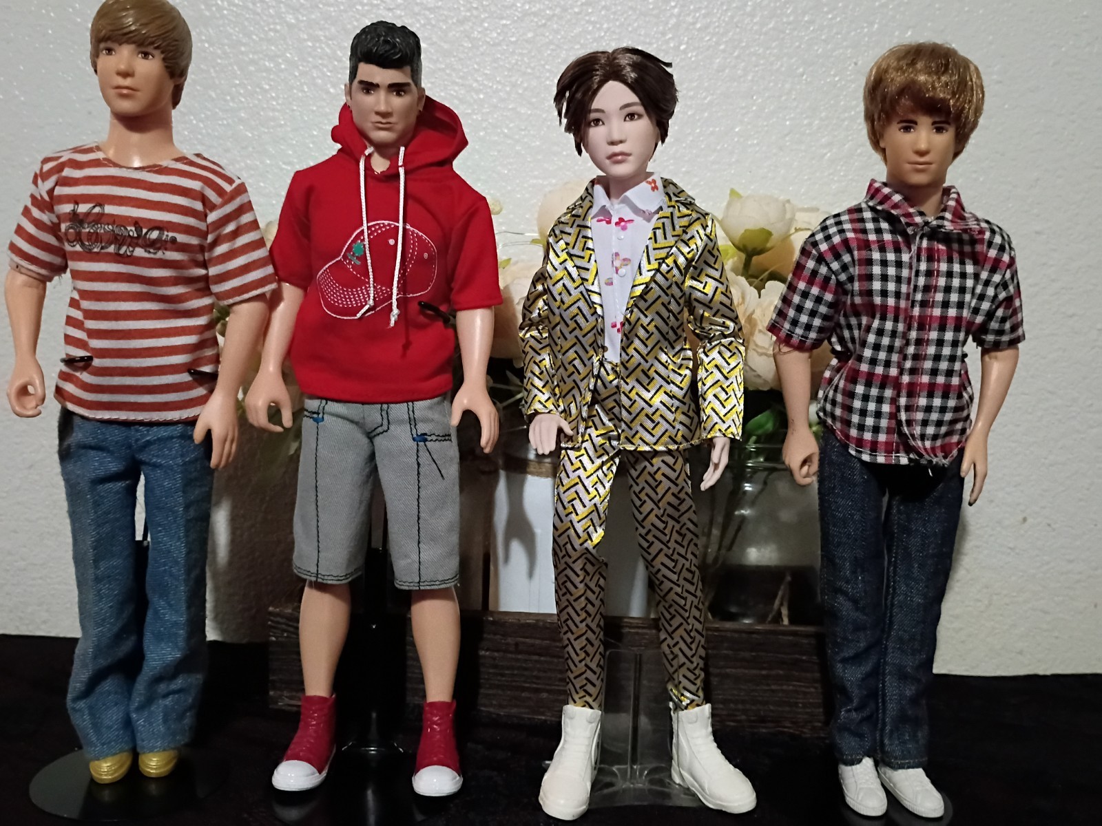 Mixed Lot of Music Celeb Dolls-“Zayn”w/One Direction,Justin Beiber&”Suga” w/ BTS