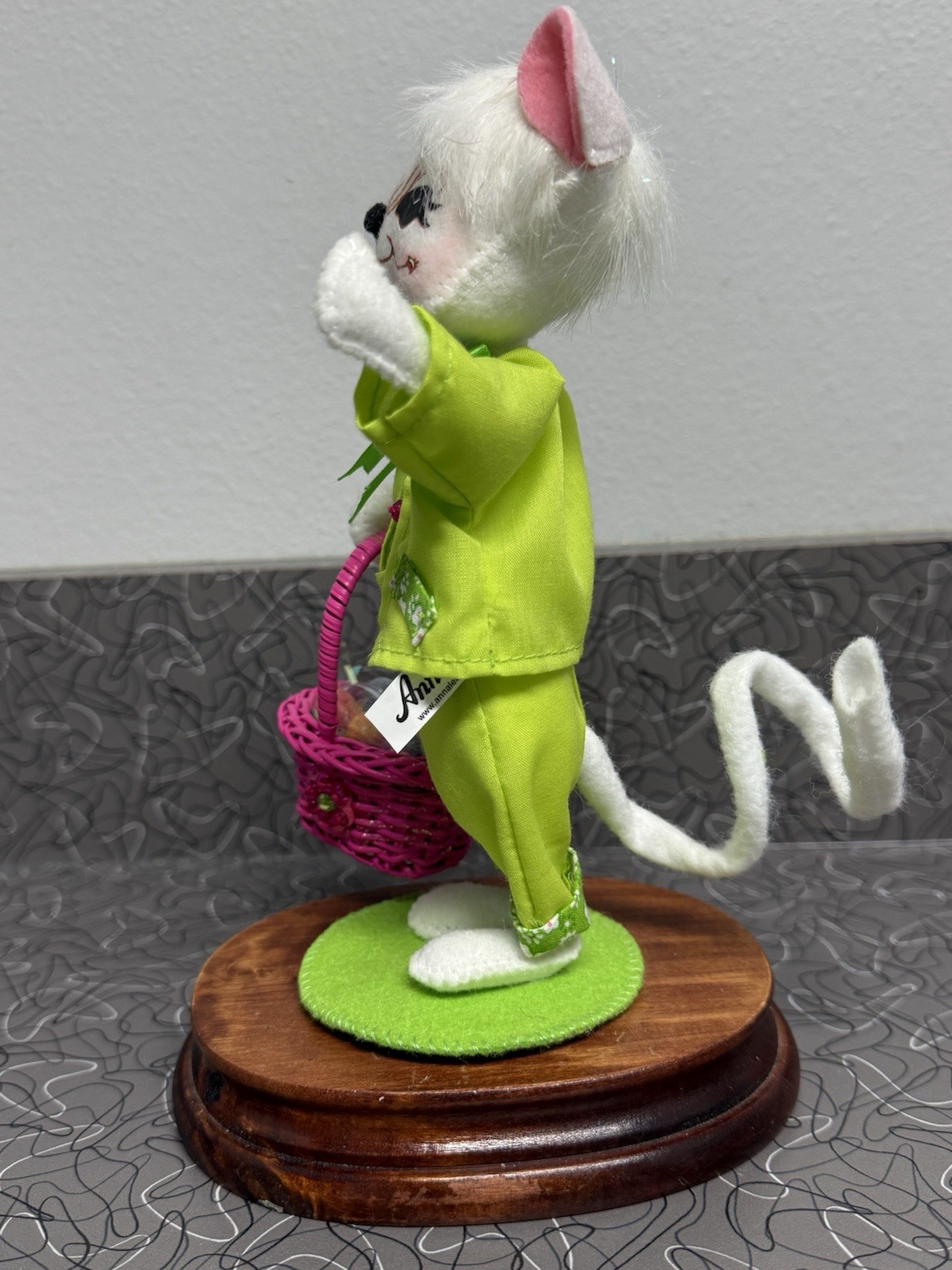 Annalee Easter White Mouse Boy 7-1/2”Doll with Easter Basket 2009 Spring Edition