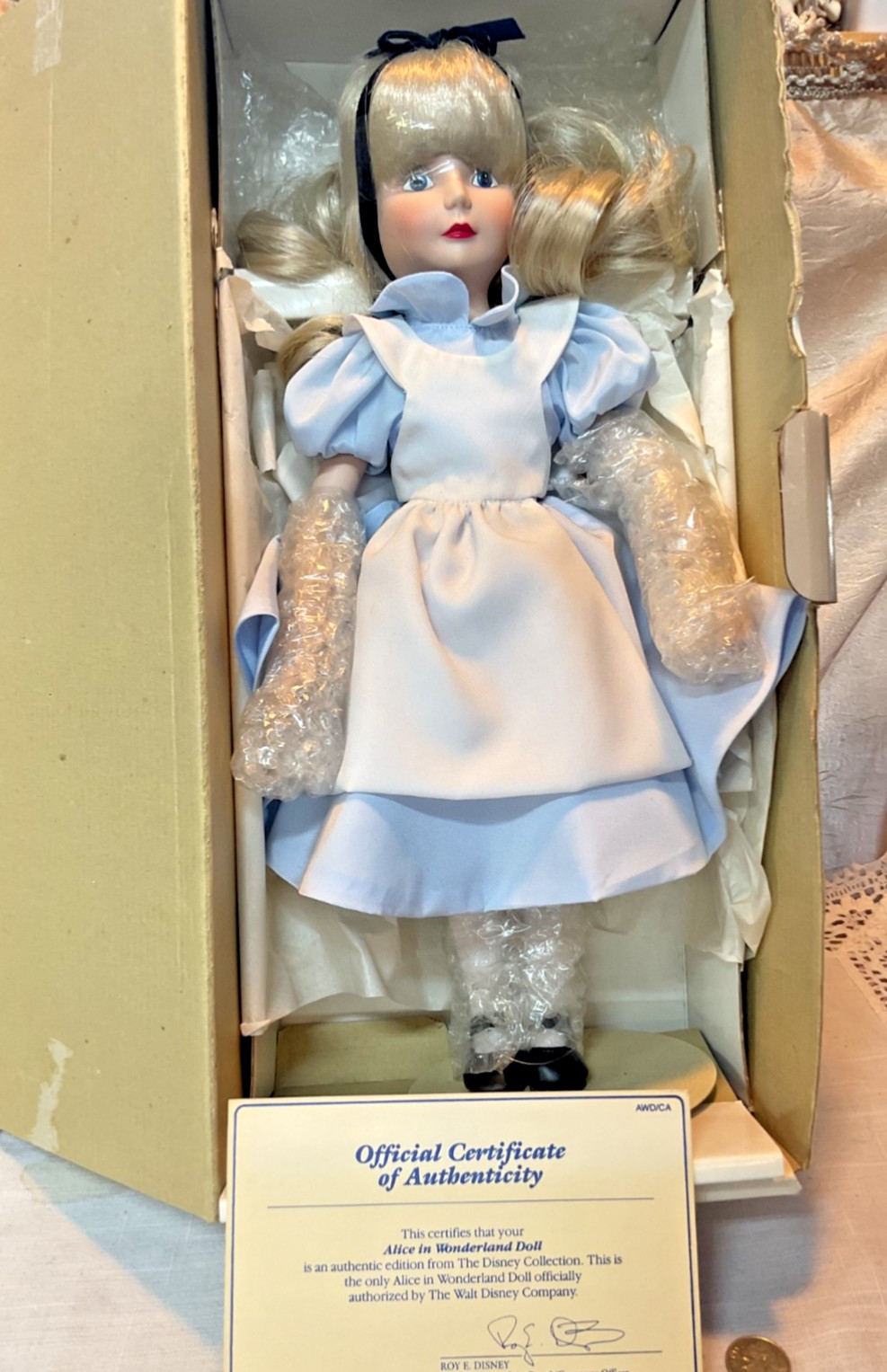 The Disney Collection Alice in Wonderland 13″ Porcelain Doll W/ Doll Stand NIB