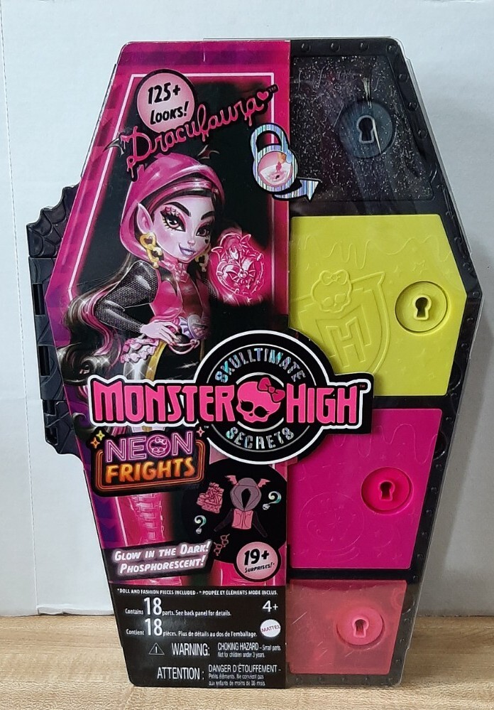 Monster High Skulltimate Secrets: Neon Frights Draculara ~ 18 Pieces ~ 125 Looks