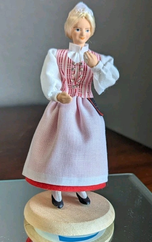 Vtg Hame Doll Finnish Finland Handmade International Regional Dress Figure