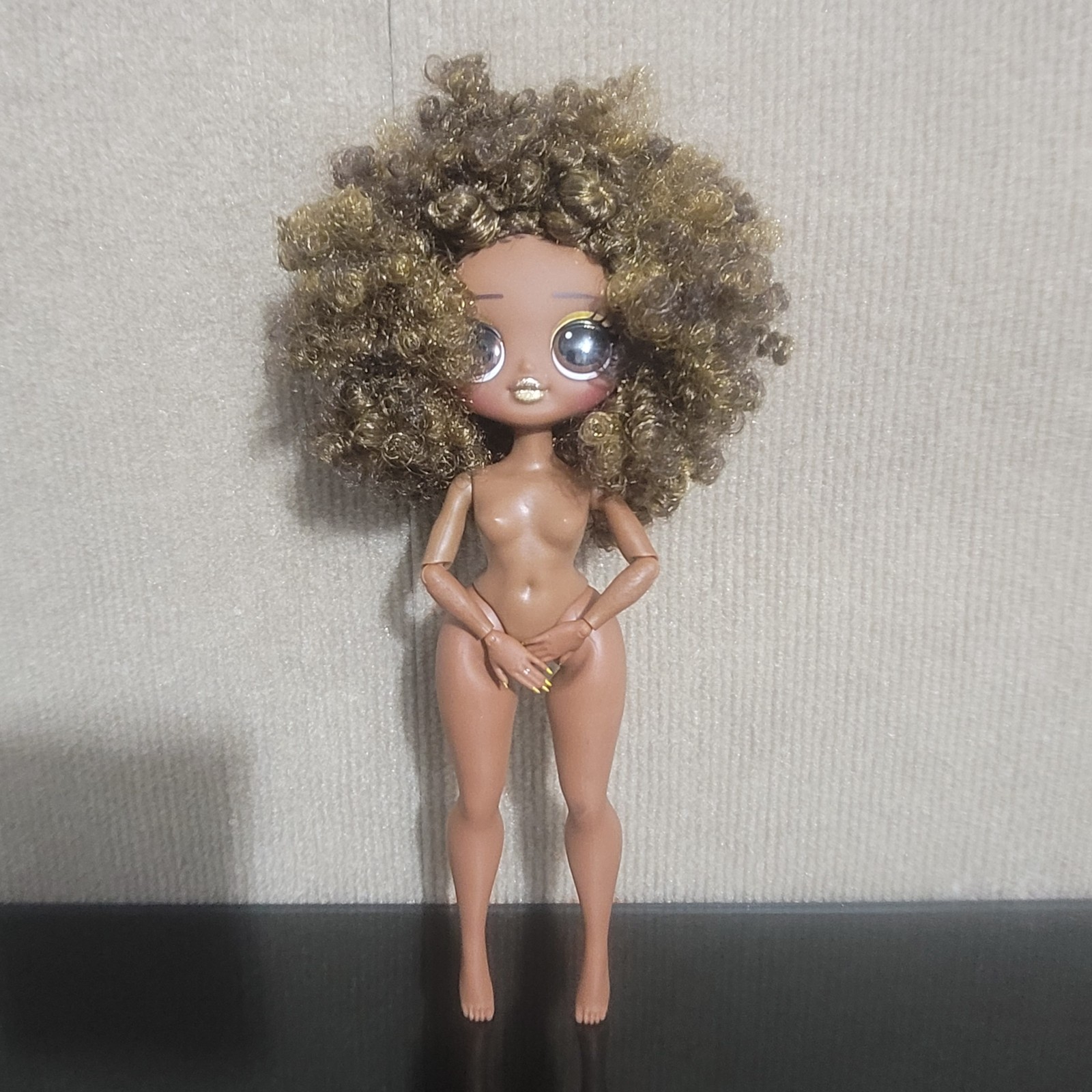 L.O.L. Surprise! LOL Surprise OMG Royal Bee Series 1 First Fashion MGA Doll Nude