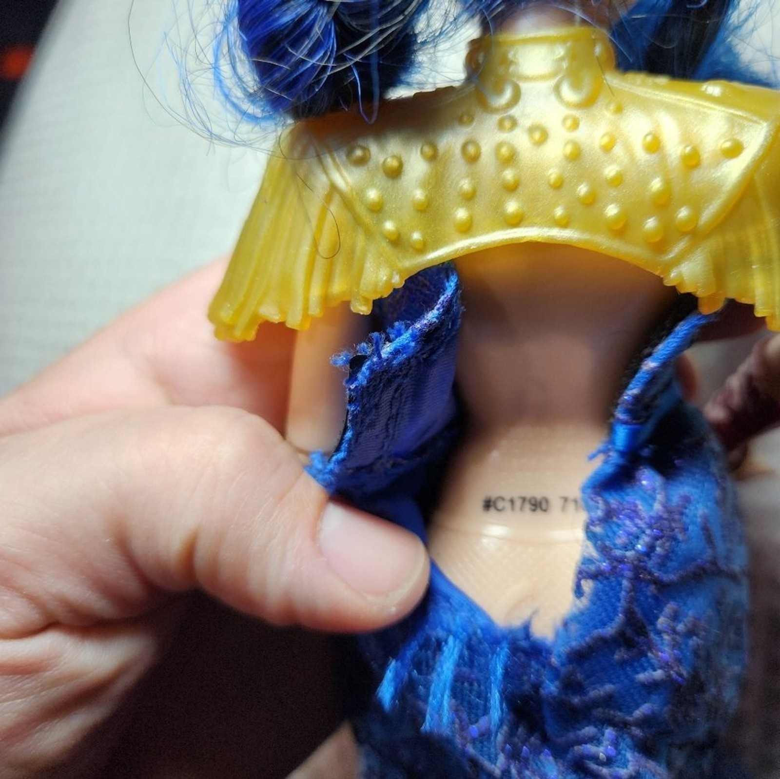 Disney Descendants Dolls Set – Blue and Green Evie And Uma