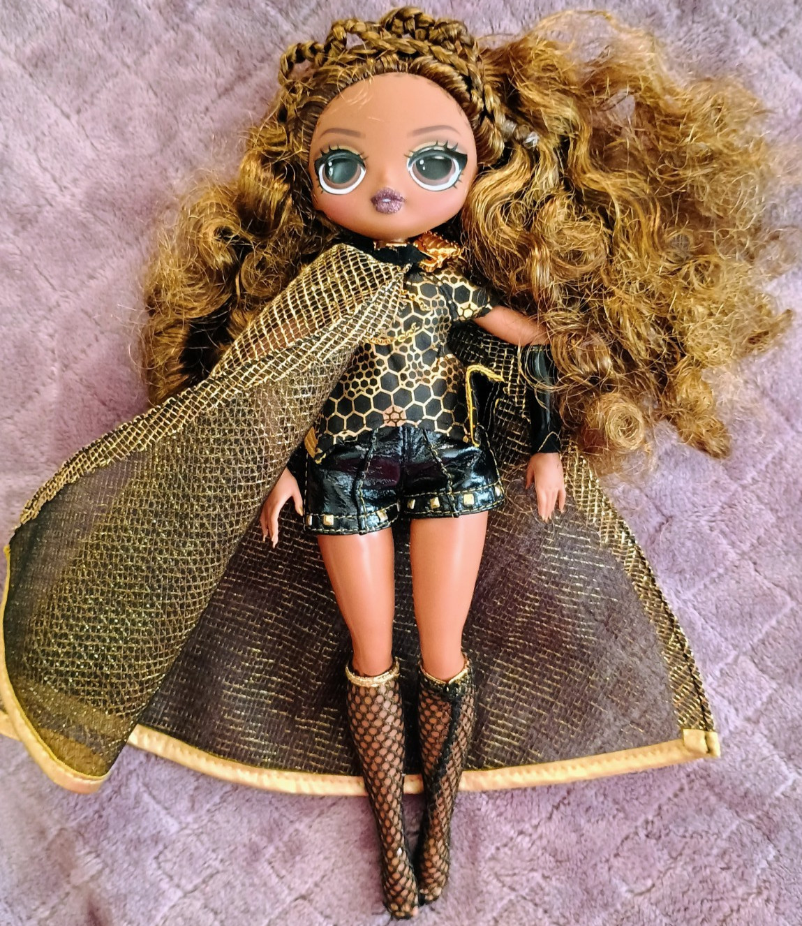 LOL Surprise 12″ OMG FIERCE ROYAL BEE Fashion Doll Gold Black Outfit Cape