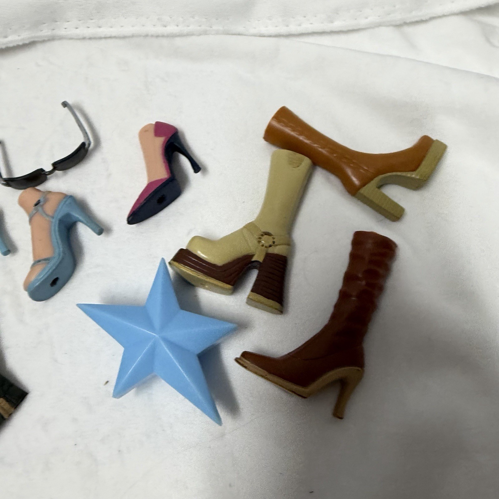 Bundle Vintage 2000s Bratz Dolls With Clothes Accessories shoes Redressed M6A
