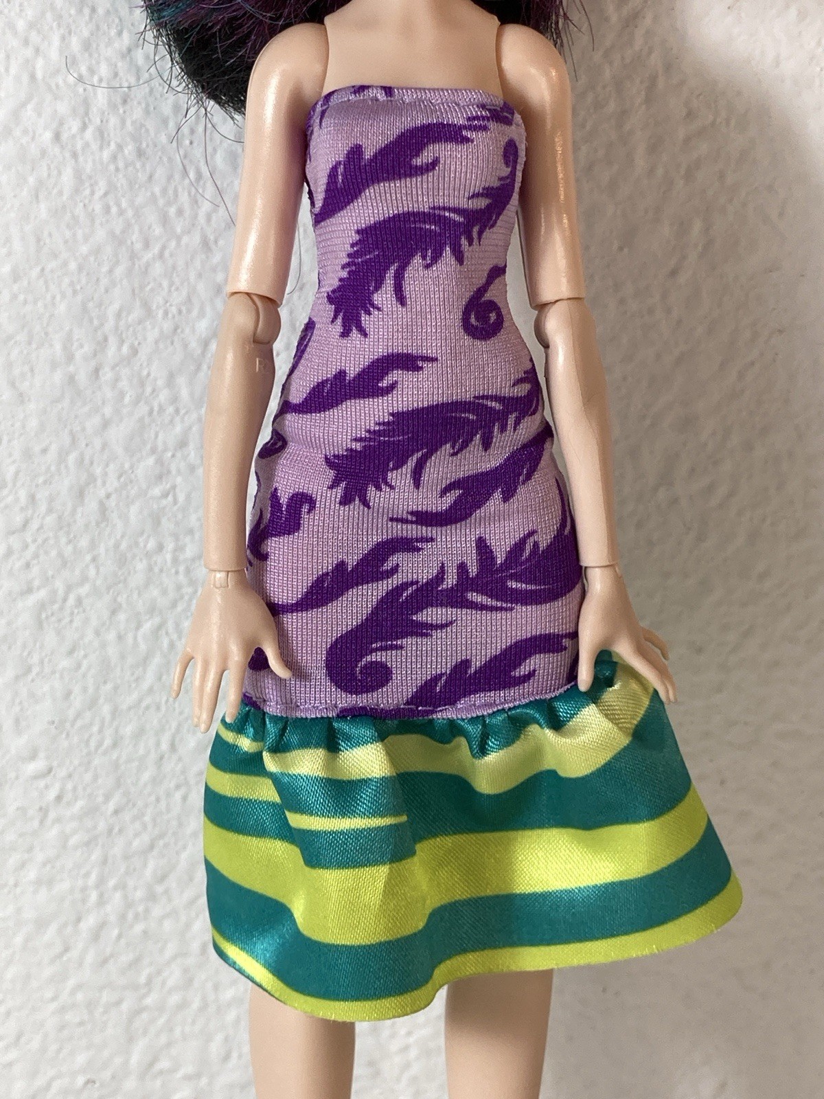 Mattel 2012 Ever After High Way Too Wonderland – Raven Queen Doll (gluey hair)