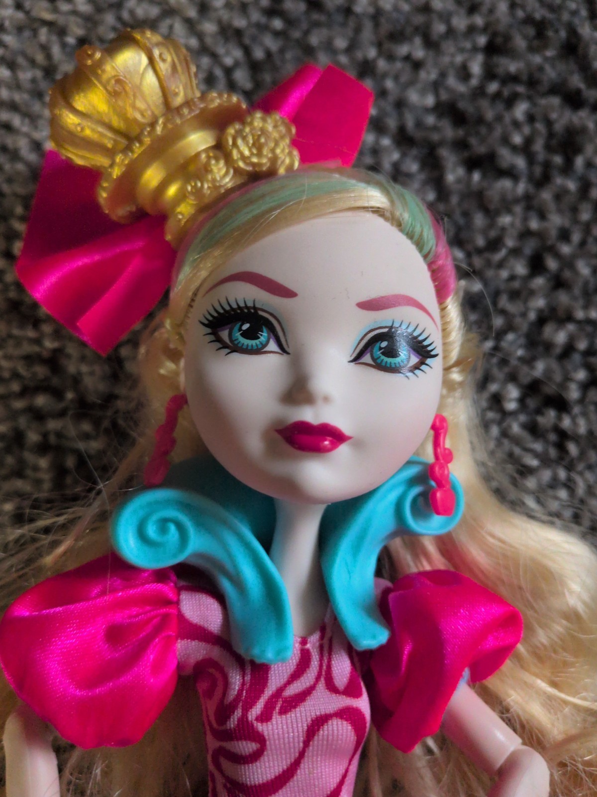 Ever After High Apple White Daughter Of Snow White Doll Way Too Wonderland. 2014