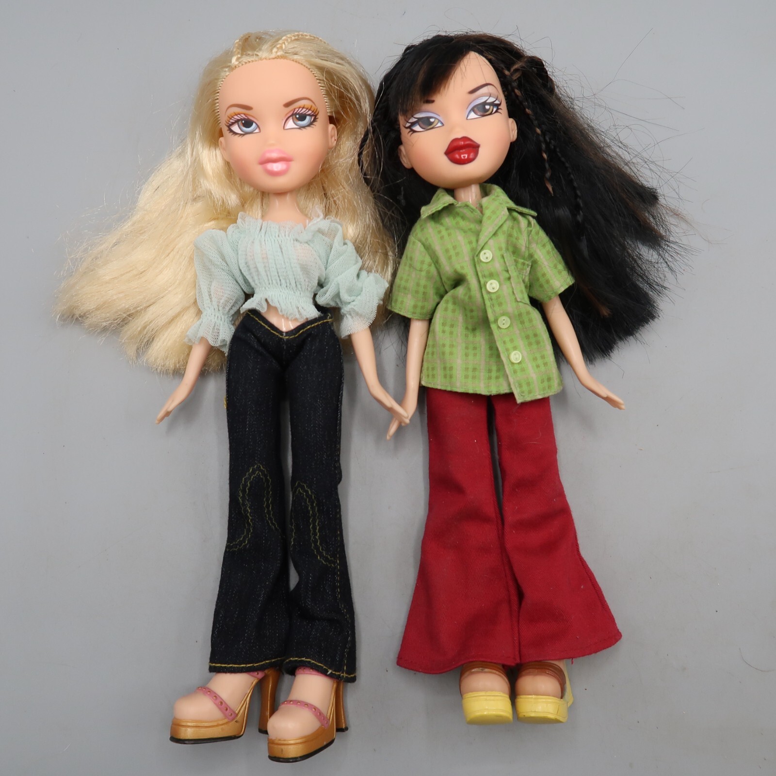 Vintage 2001 BRATZ JADE & CHLOE Dolls Outfits Clothes & Shoes lot of 2 MGA Toy
