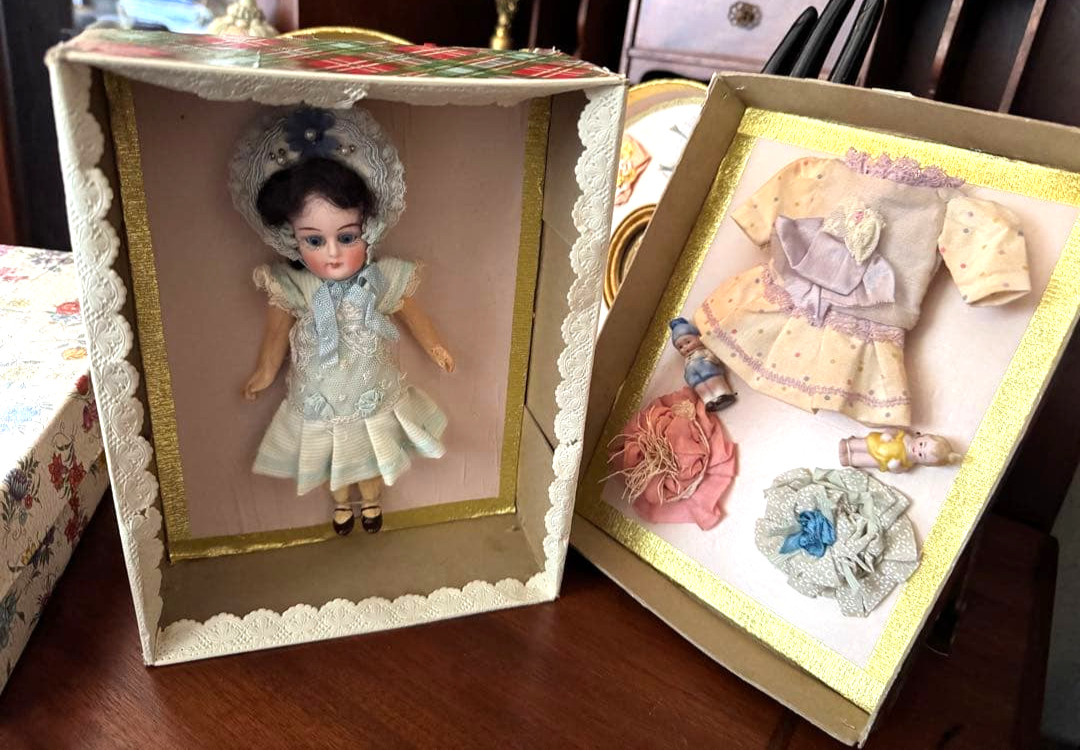 Antique German Bisque Doll Set Box Presentation Mignonette Dolls Bonnet Outfit M
