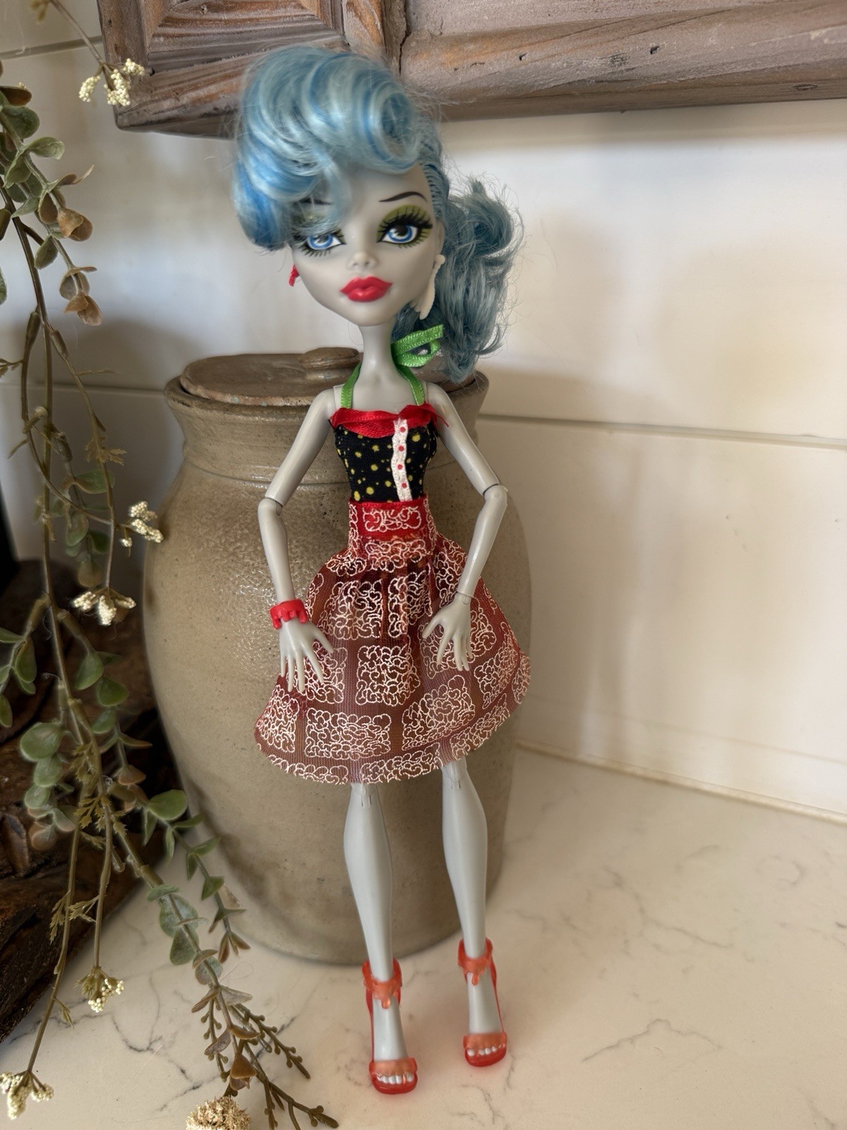 Monster High Ghoulia Yelps Doll from Skull Shores collection 11 inches