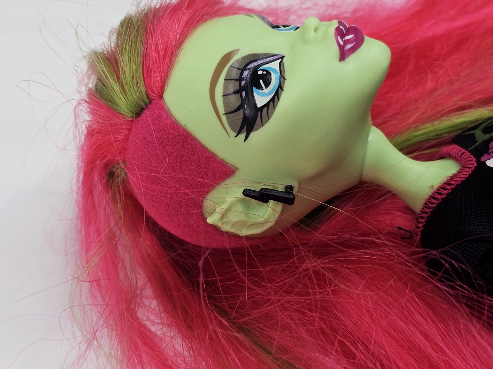 Monster High Venus McFlytrap Doll Ghoul Spirit G1 w Clothes, No Megaphone Stand
