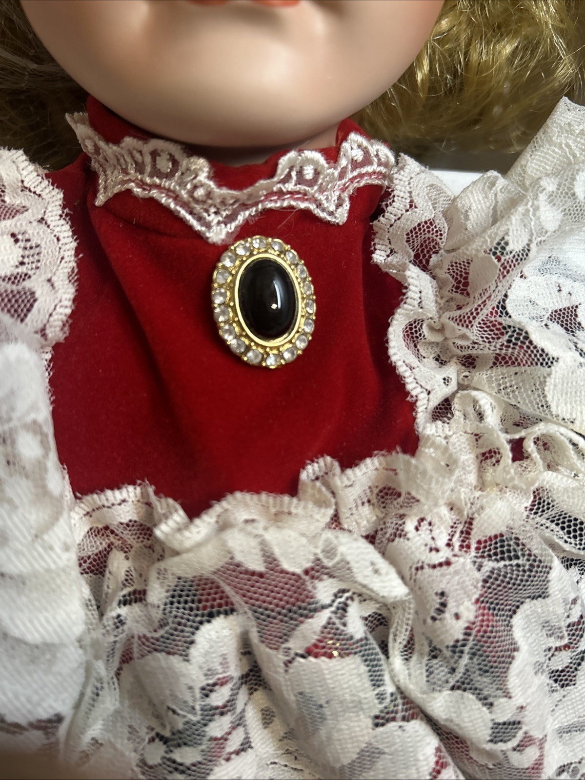 Authentic Camelot Handcrafted Doll – Holly / Porcelain / 24″ W Stand & Cert
