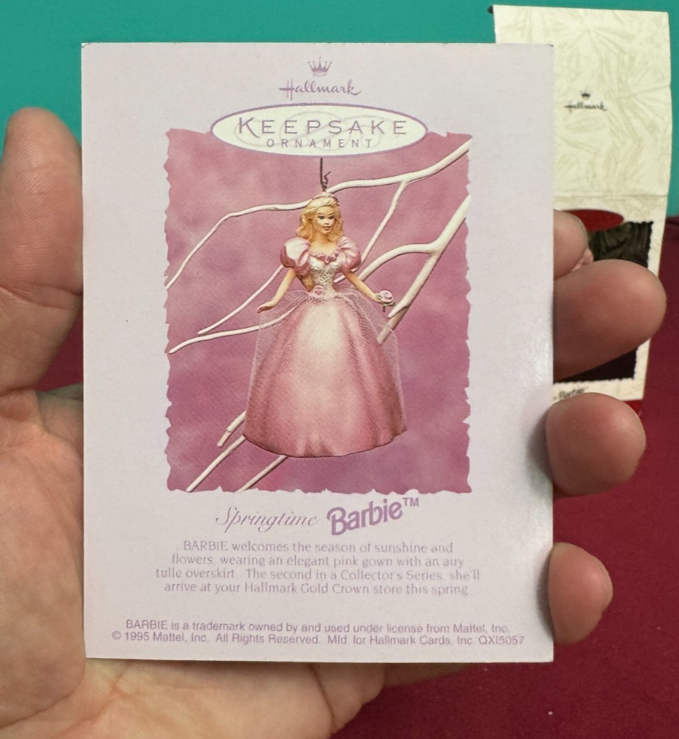 Hallmark Keepsake Christmas Tree Ornament – 1995 – Holiday Barbie – Mattel
