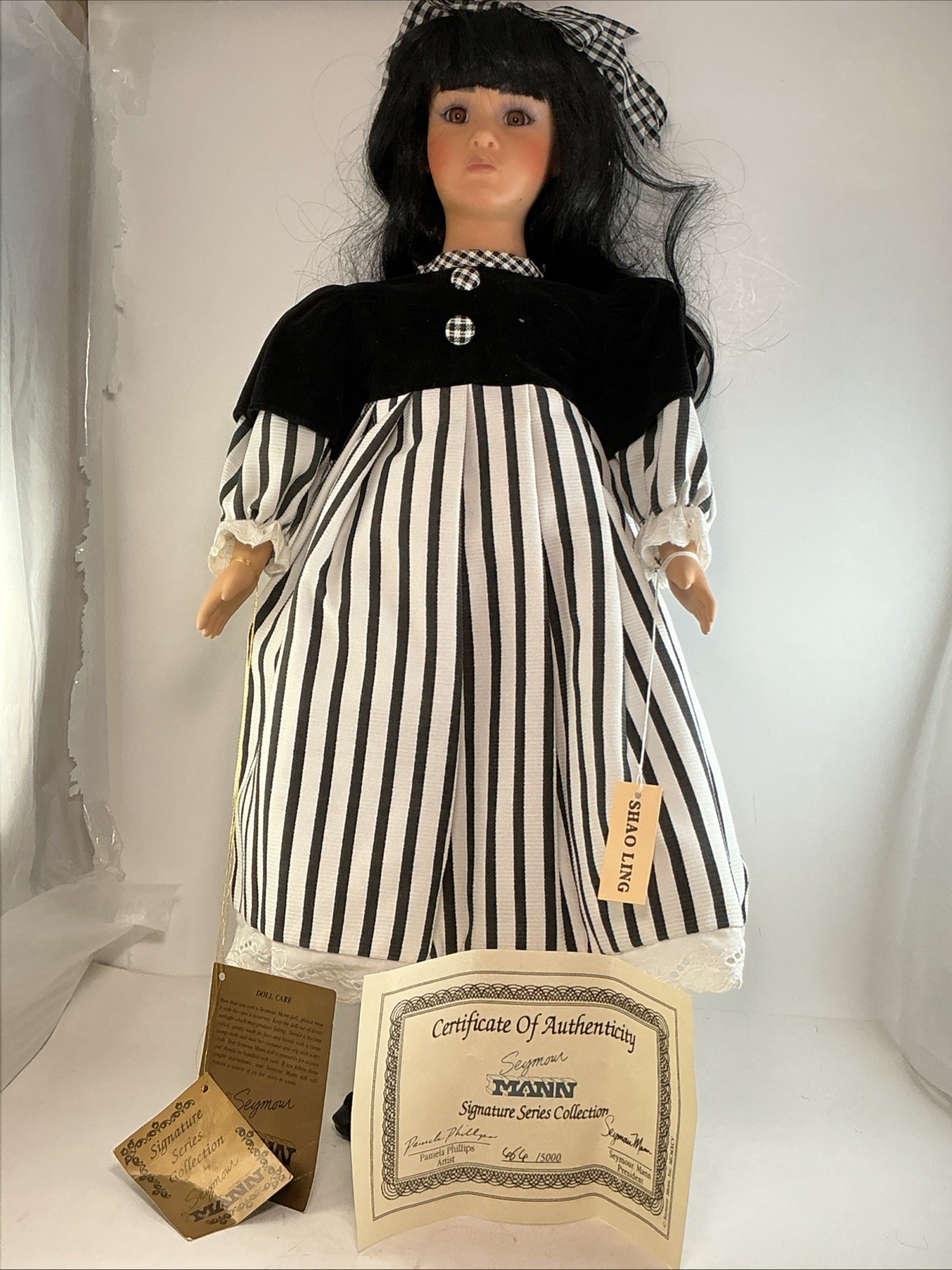 Vintage Seymour Mann Connoisseur Collection ‘Shao-Ling’ 22″ Porcelain Doll
