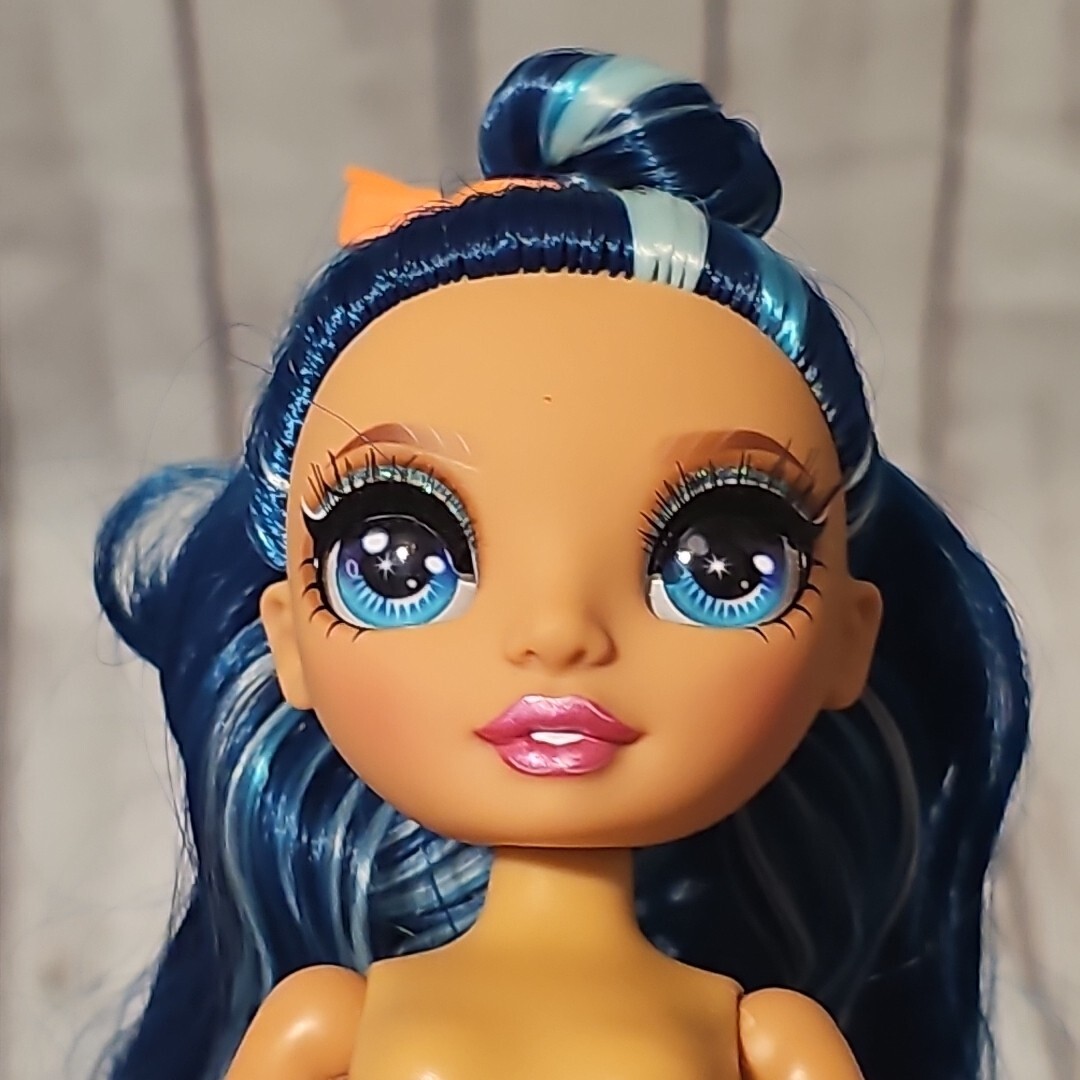 Nude Skyler Bradshaw Rainbow Junior High 9″ Fashion Doll Blue Hair Articulated