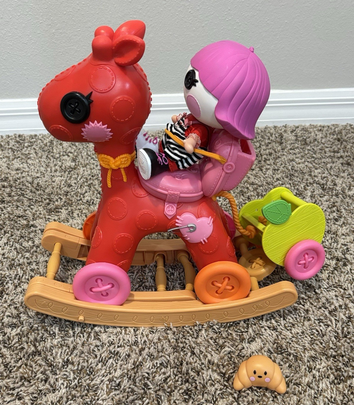MGA 2012 LALALOOPSY LITTLES TARGET ROCKER ‘N’ STROLLER WITH SHERRI CHARADES DOLL
