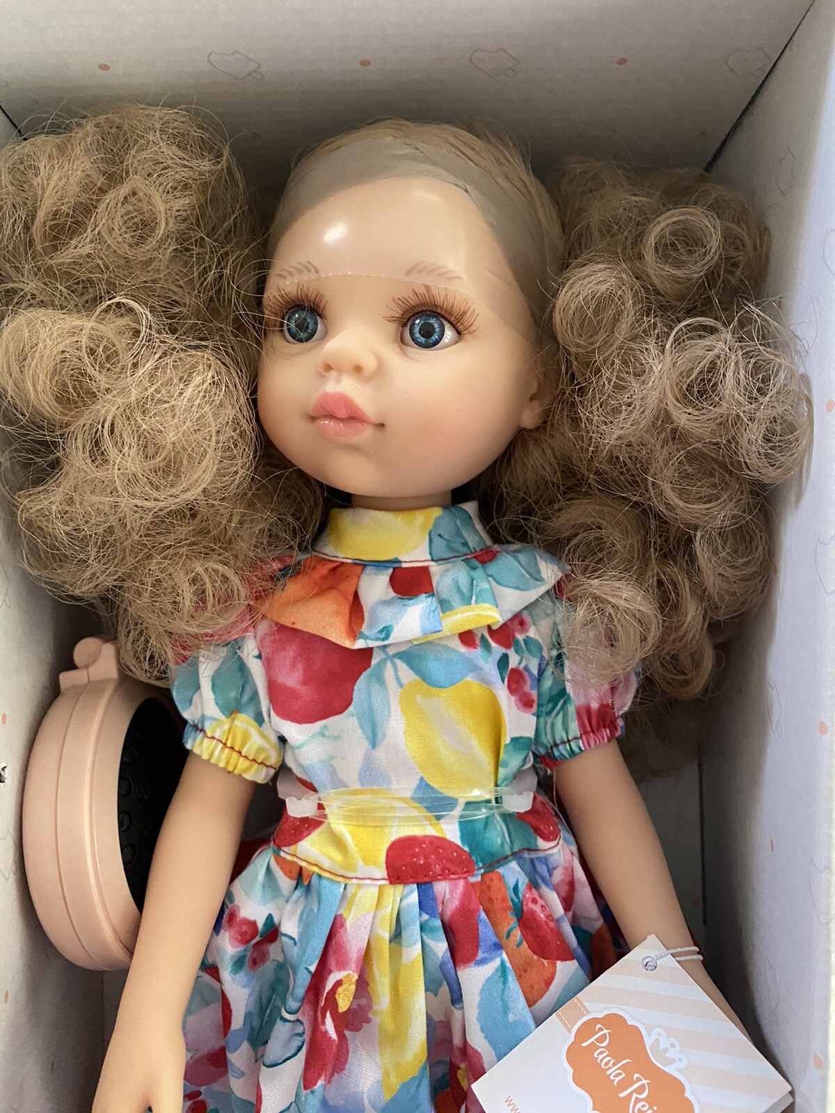 Paola Reina Las Amigas Doll 32 cm./12.5 in. with Vanilla Scent NEW with Brush