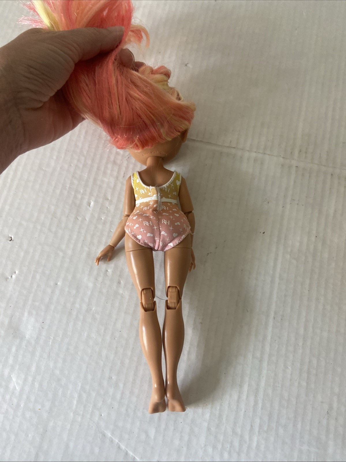 Rainbow High Pacific Coast Simone Summers Fashion Doll W/ Swimsuit