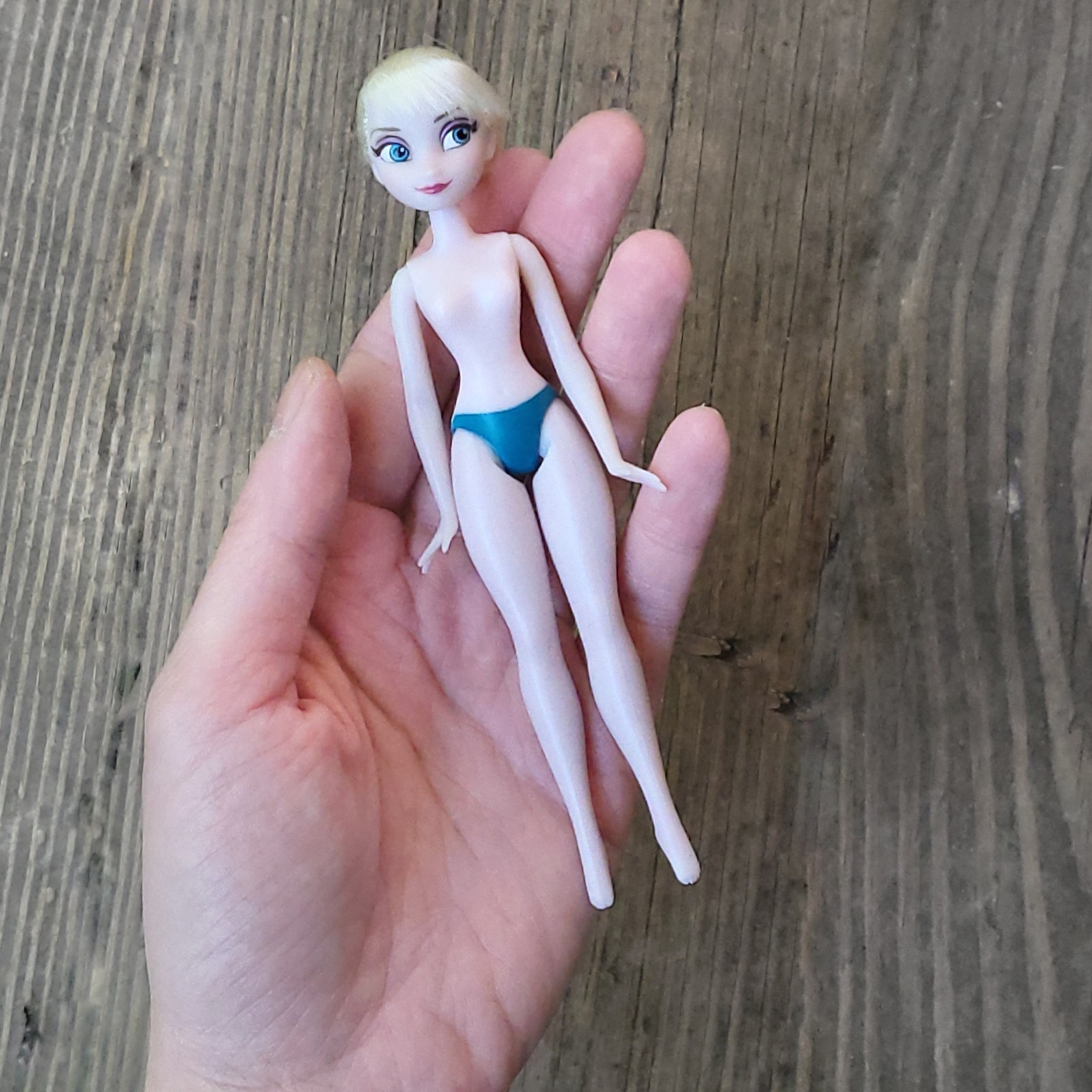 1:12 Scale Mini Doll Disney Frozen 5″ To 6″ Elsa Blonde Hair Miniature Plastic