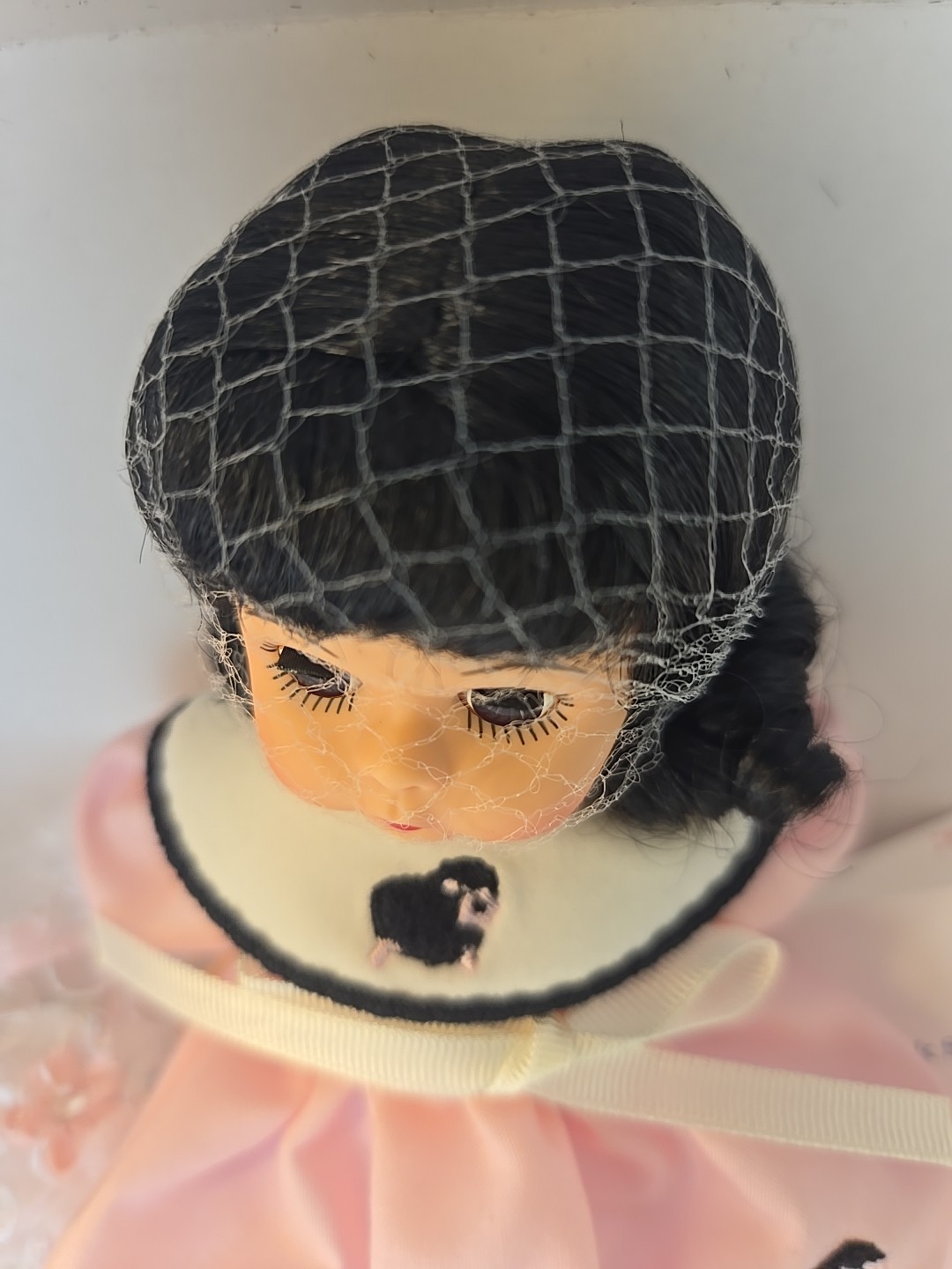 ? Retired 2000 Madame Alexander “Baa Baa Black Sheep” #34020 – 8″ Doll – NRFB