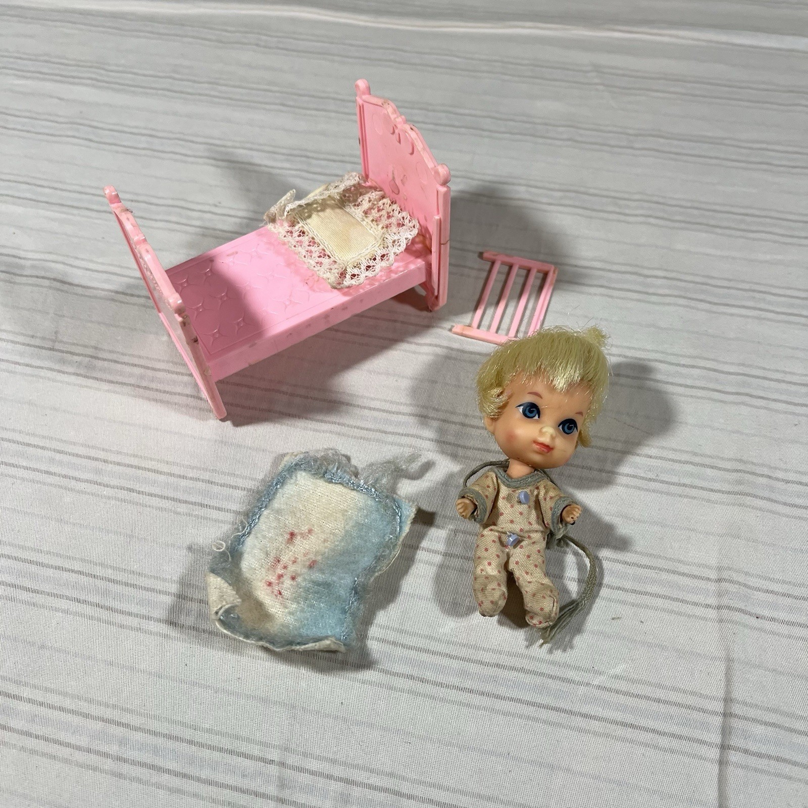 Vintage Liddle Kiddles Liddle Diddle Doll Blanket Pillow Outfit Broken Crib
