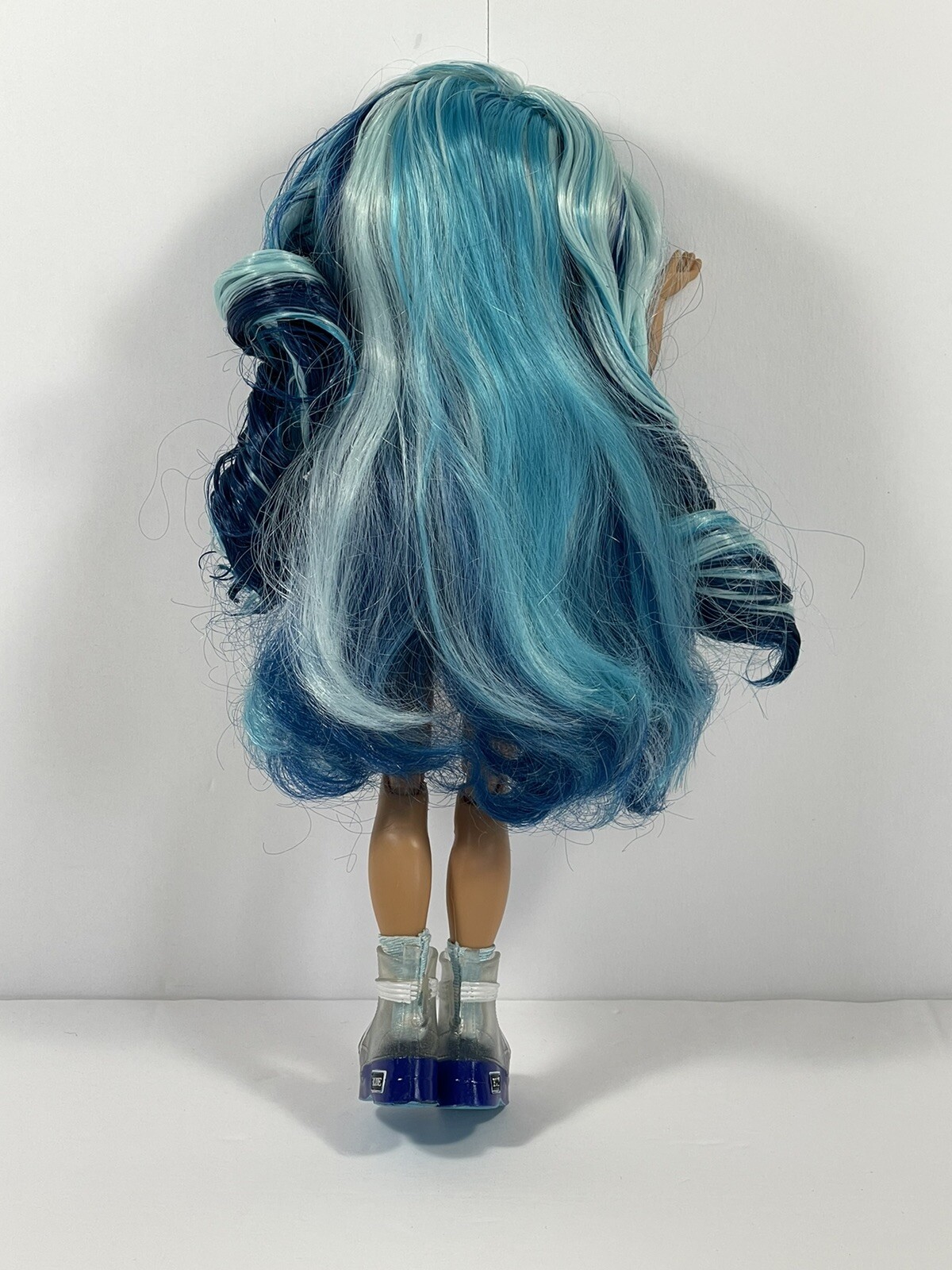 Rainbow High Skylar Bradshaw Series 1 Fashion Doll Blue Hair Shoes Skirt