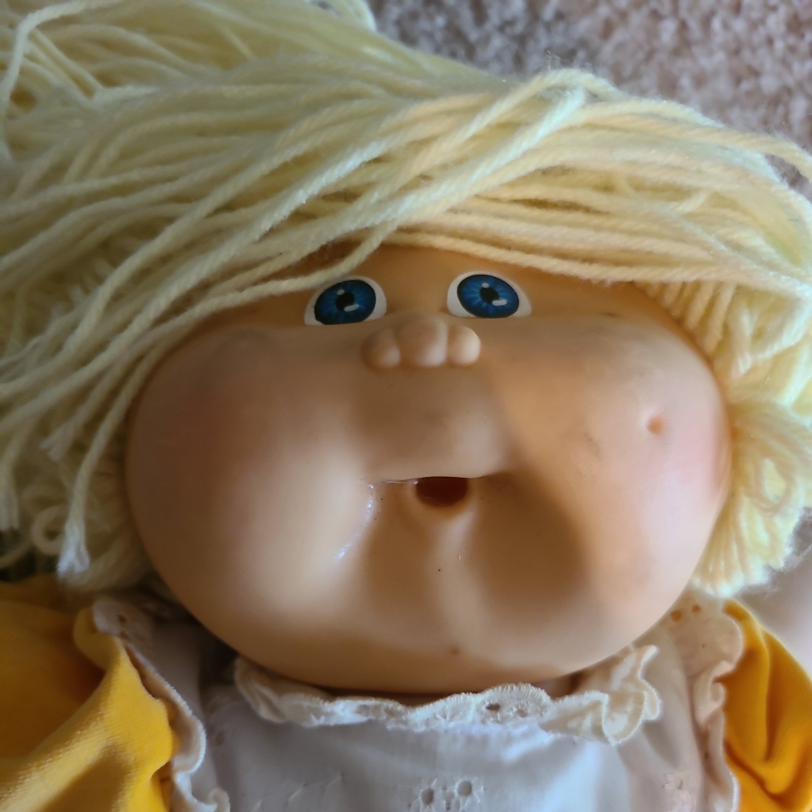 2 Rare Cabbage Patch Twins matching gold outfits, blonde boy and girl