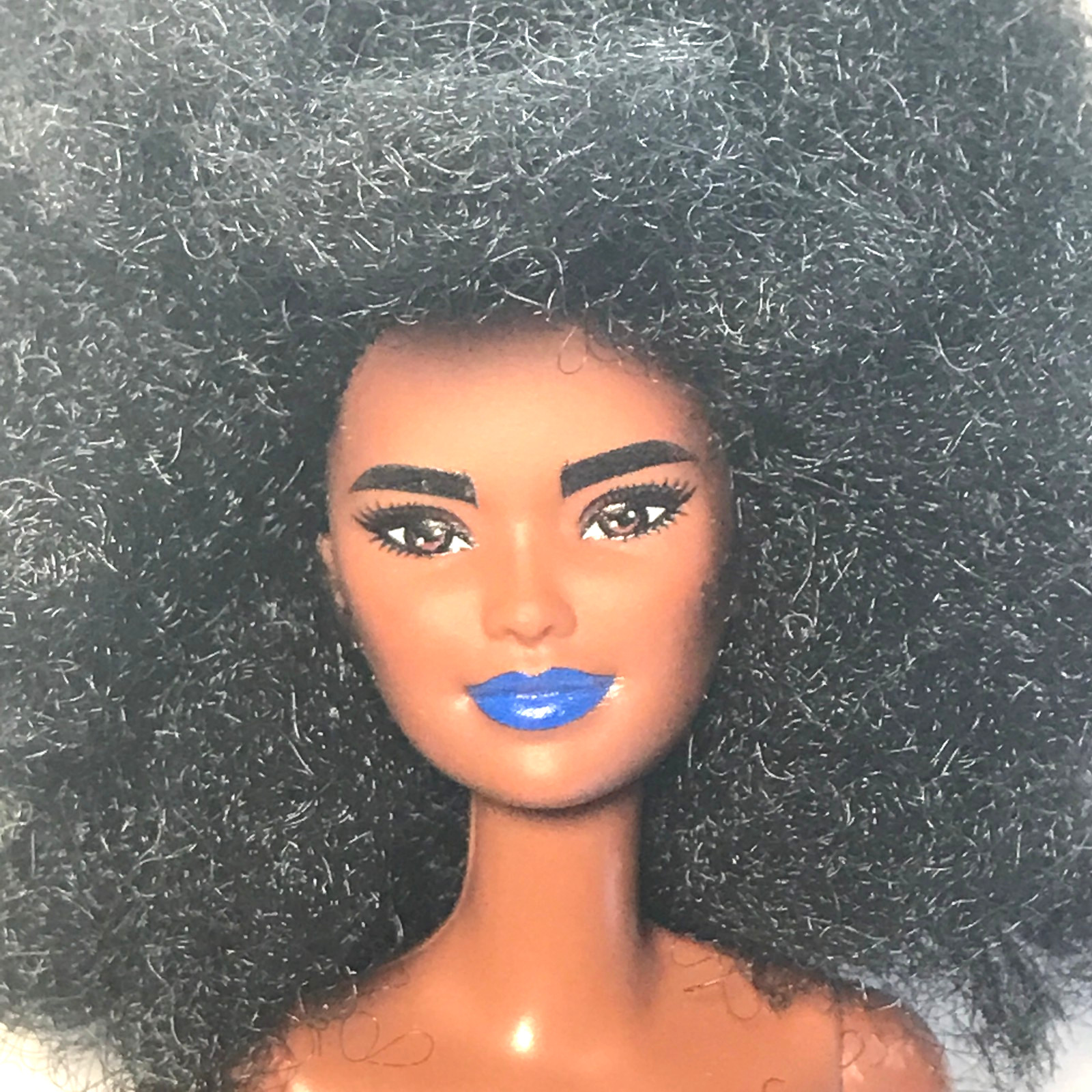 Nude Barbie 2020 Fashionistas #156 AA Afro Hair Kira Face Blue Lips GRB48 Doll