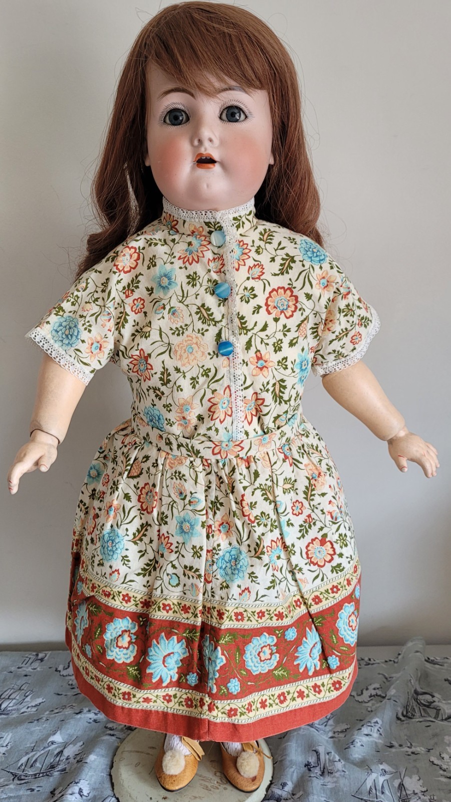 PRETTY REPRODUCTION VINTAGE STYLE 2 PIECE TOP & SKIRT FOR LARGE 24/25 INCH DOLL.