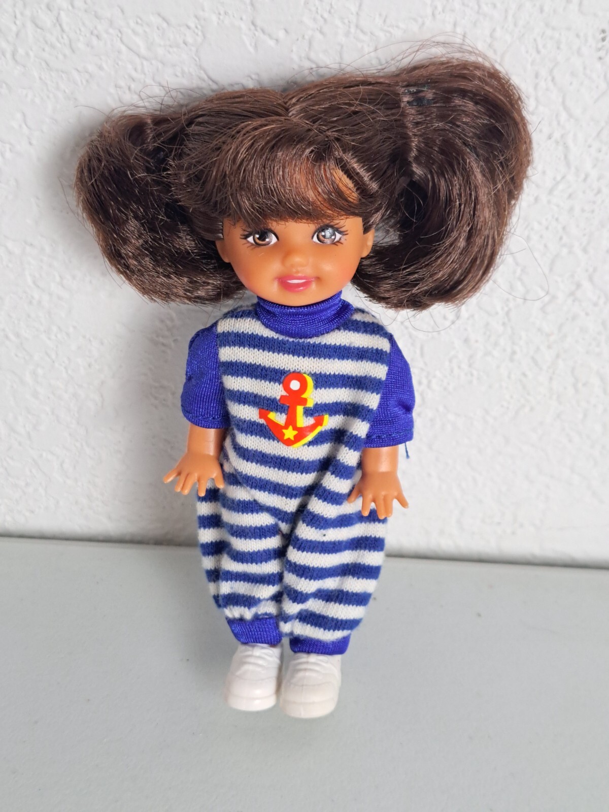 Mattel ’94 Barbie Kelly Dark Brown Hair Brown Eyes in Nautical Outfit 4.5″ Doll