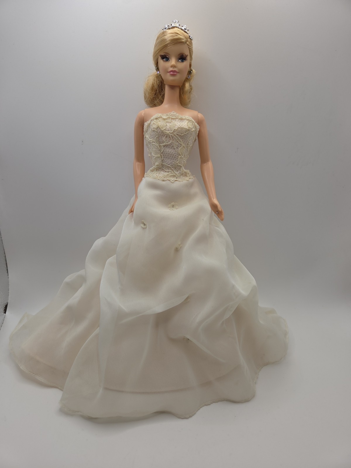 David’s Bridal Romance Barbie Doll 2006 Blonde Wedding Dress Mattel